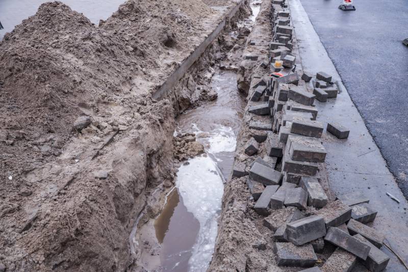 Waterleiding geraakt bij graafwerkzaamheden