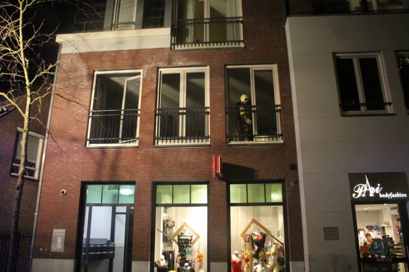 Brand door bouwlamp in appartement