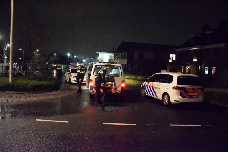 Wielrennen aangereden door bestelbus