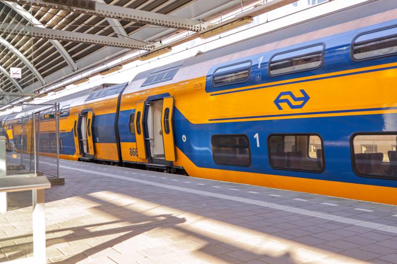 Tasjesrover stapt in trein en wordt gepakt