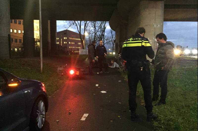 Brommerrijder gewond na botsing met fietser