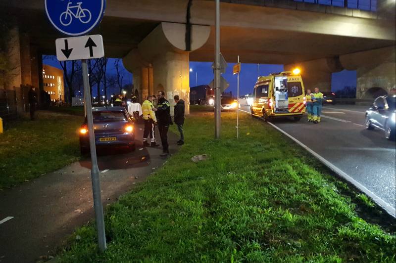 Brommerrijder gewond na botsing met fietser
