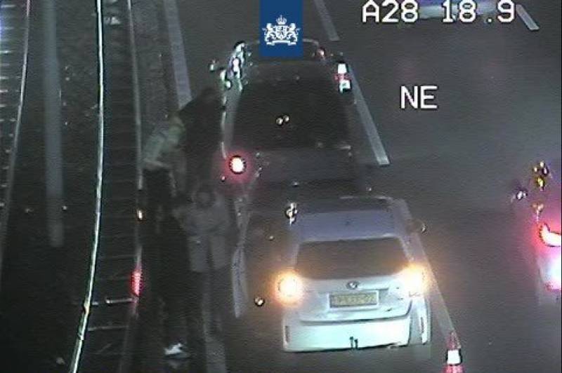 Meerdere voertuigen botsen op snelweg