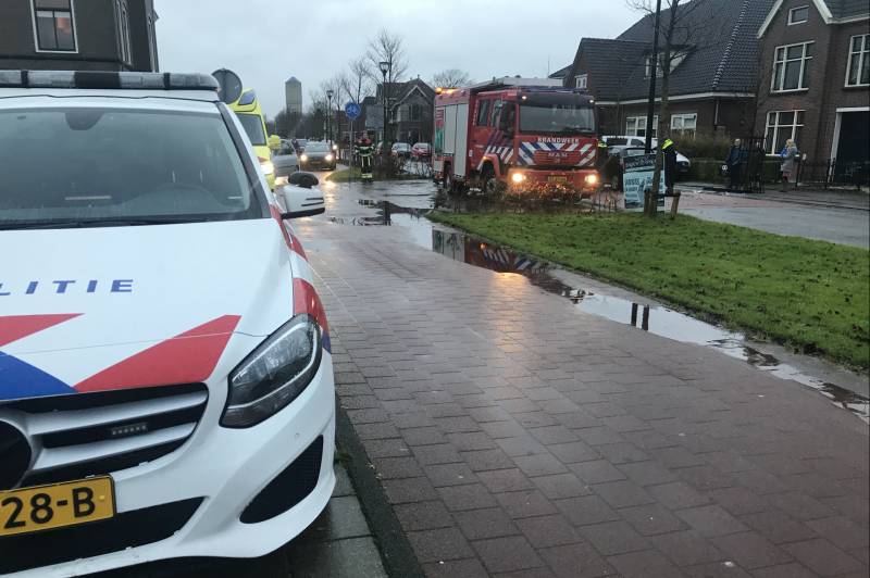 Veel schade bij aanrijding met twee auto's