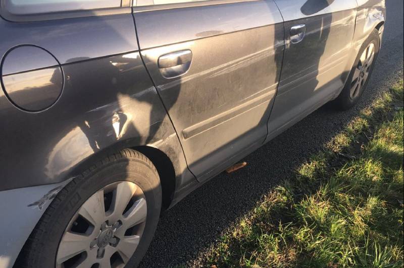 Vrachtwagen ramt personenauto bij wisselen rijstrook