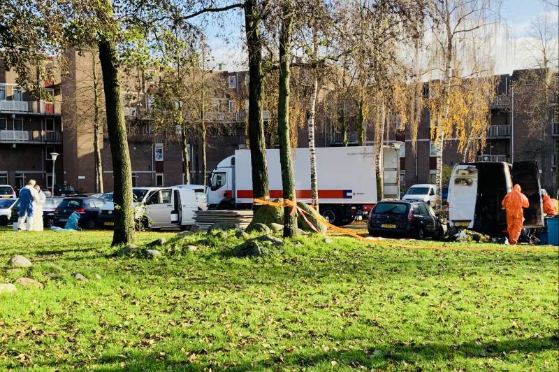 Bestelbus met drugsafval in vlammen opgegaan