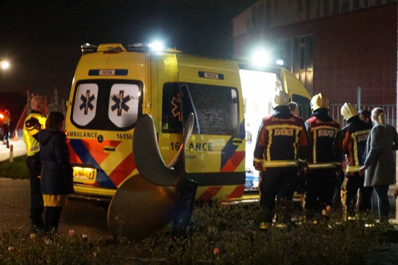 Pizzakoerier balanceert op de afgrond