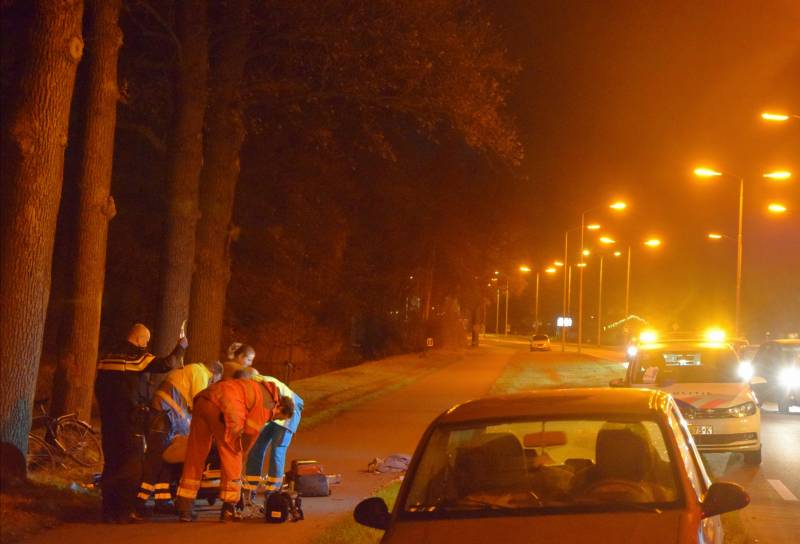 Persoon zwaargewond aangetroffen op fietspad
