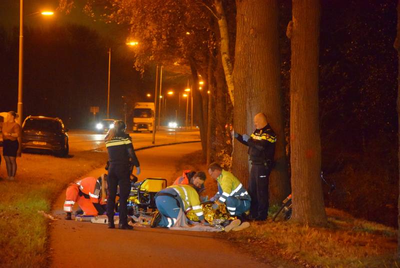 Persoon zwaargewond aangetroffen op fietspad