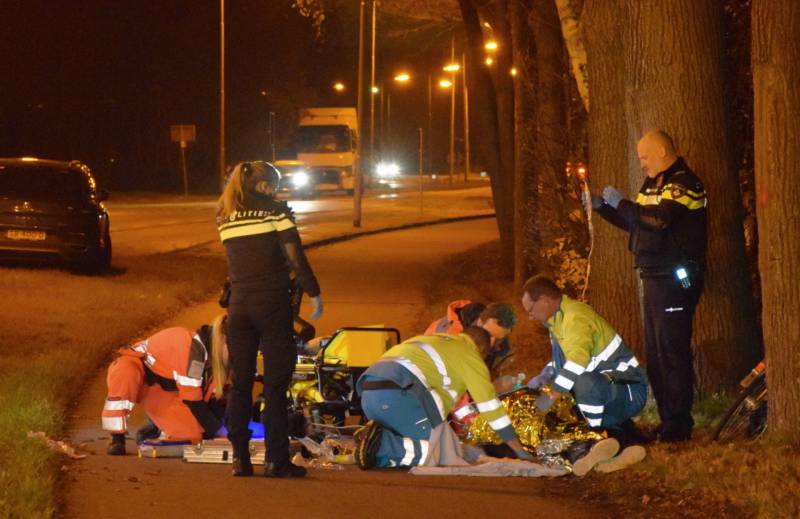 Persoon zwaargewond aangetroffen op fietspad