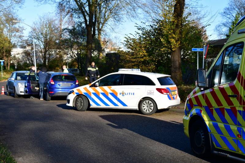 Gewonde en flinke schade na frontale aanrijding