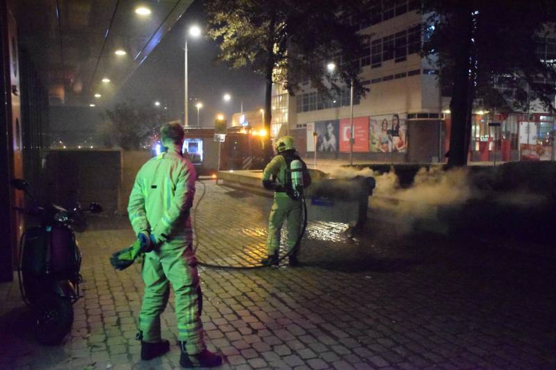 Vuilcontainer in brand bij restaurant