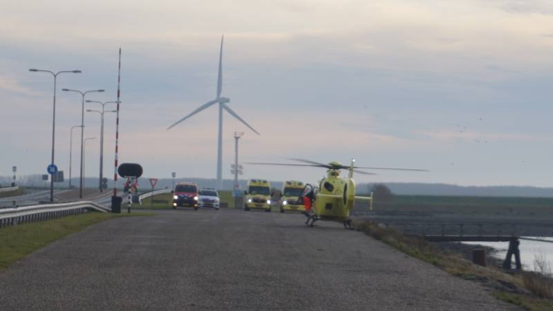 Grote zoekactie na persoon te water Zeelandbrug