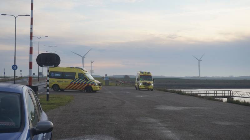 Grote zoekactie na persoon te water Zeelandbrug
