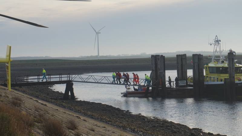 Grote zoekactie na persoon te water Zeelandbrug
