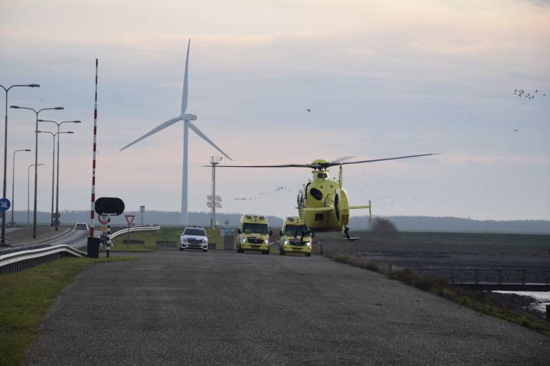 Grote zoekactie na persoon te water Zeelandbrug