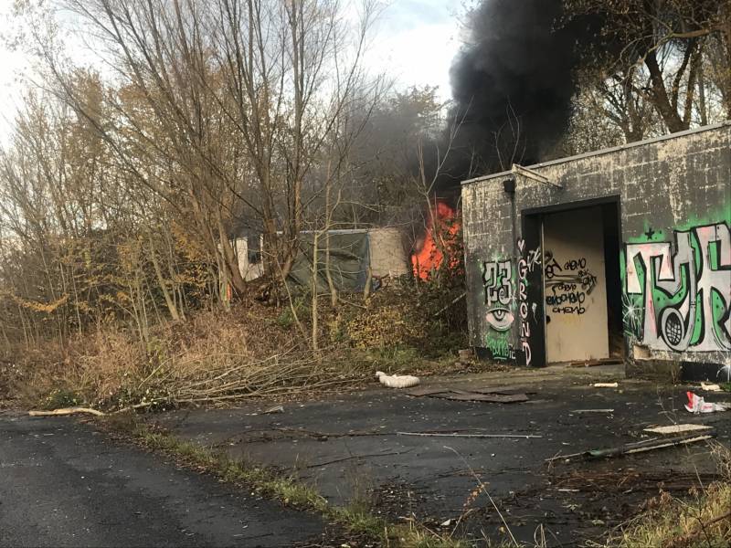 Flinke rookontwikkeling bij brand in oude vuurwerkbunker