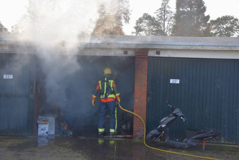 Uitslaande brand verwoest garage