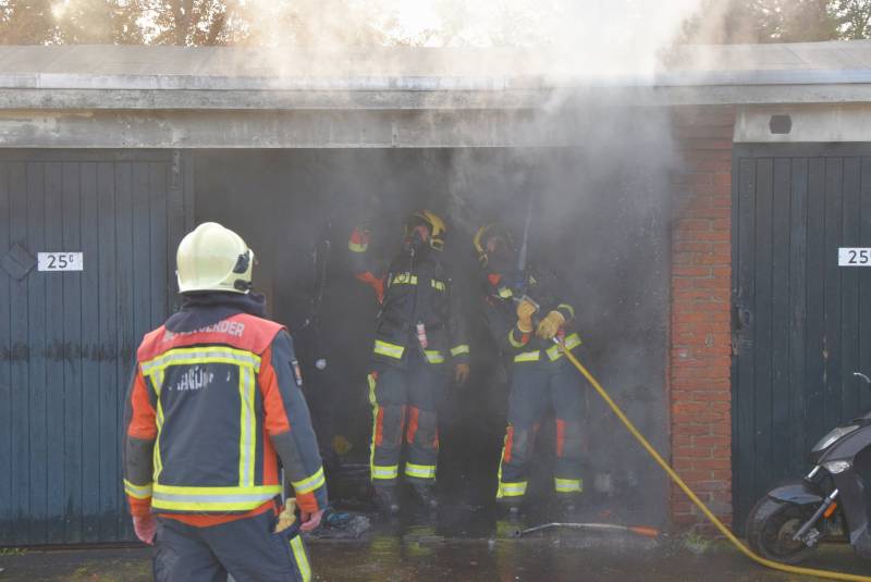 Uitslaande brand verwoest garage