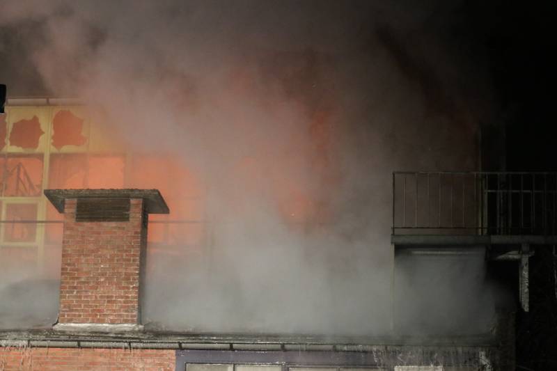 Grote rookwolken uit dak verpakkingsbedrijf PilloPak