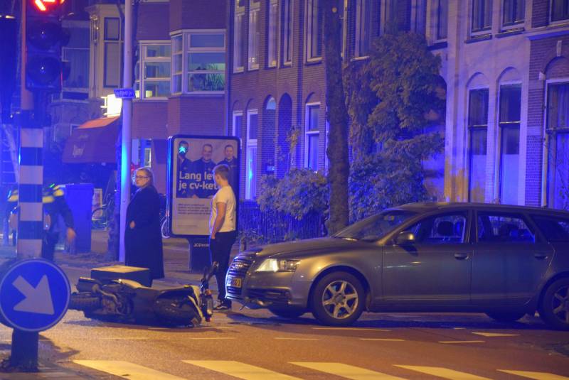 Maaltijdbezorger aangereden door auto