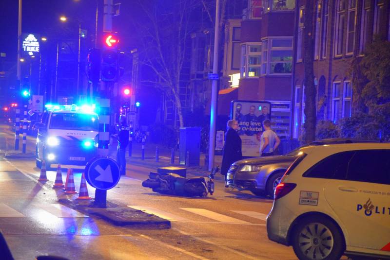 Maaltijdbezorger aangereden door auto