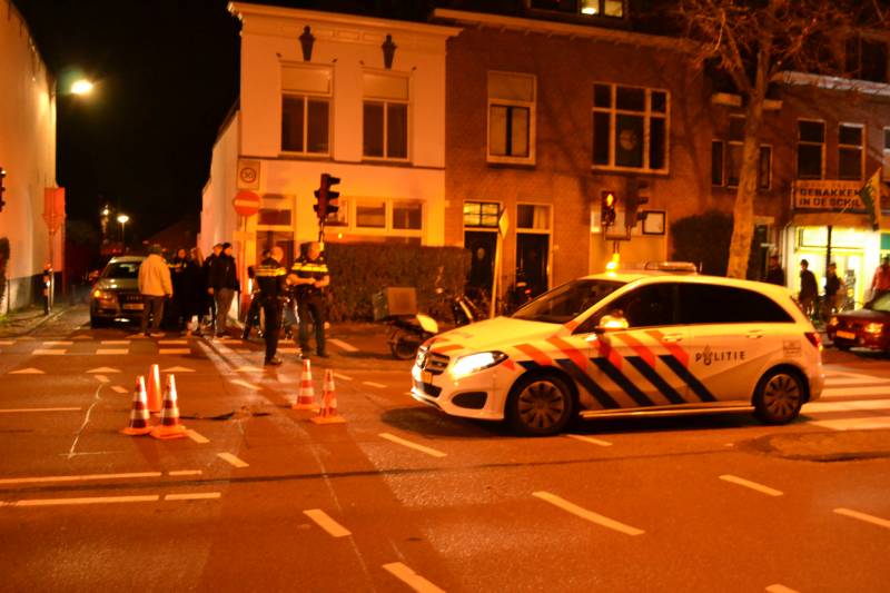 Maaltijdbezorger aangereden door auto