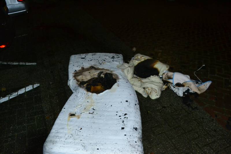 Matras vat vlam door elektrische deken