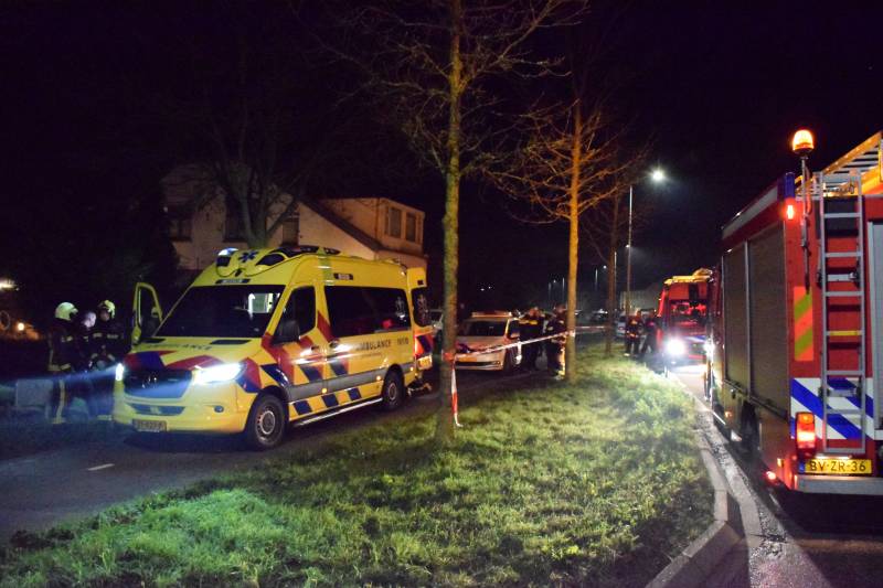 Overleden persoon aangetroffen langs waterkant