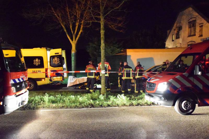 Overleden persoon aangetroffen langs waterkant