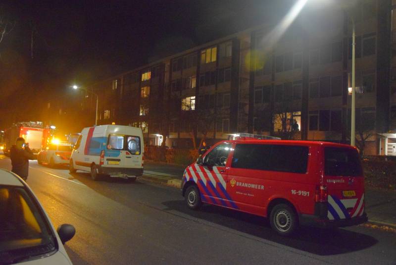 Persoon korte tijd onwel na gaslucht in portiek