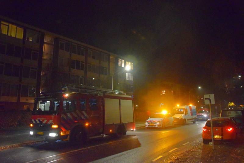 Persoon korte tijd onwel na gaslucht in portiek