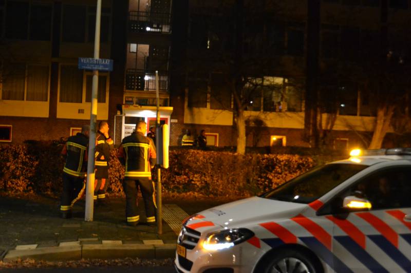 Persoon korte tijd onwel na gaslucht in portiek