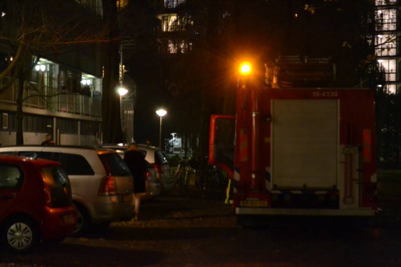 Benzinelucht in meerdere woningen van flat