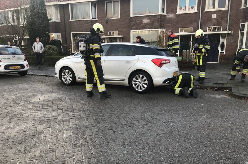 Brandlucht uit auto