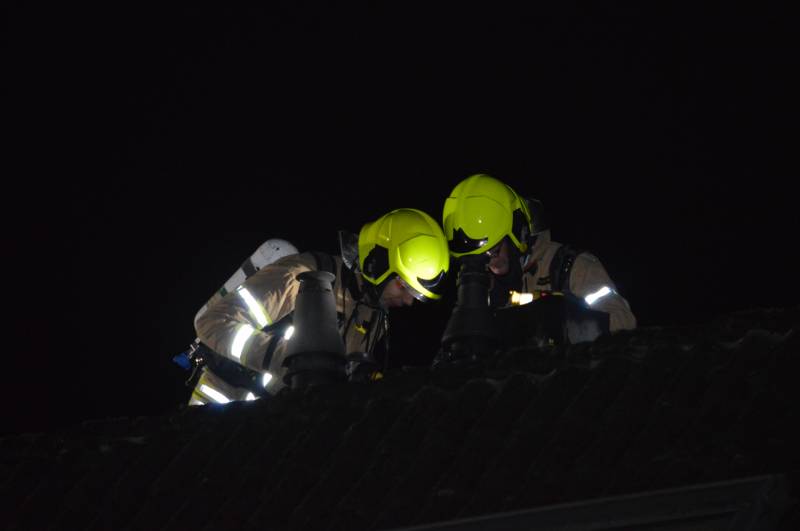 Brandweer onderzoekt vermoedelijke schoorsteenbrand