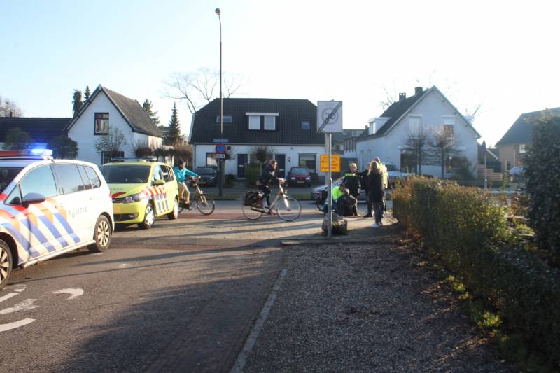 Overstekende fietser aangereden door auto