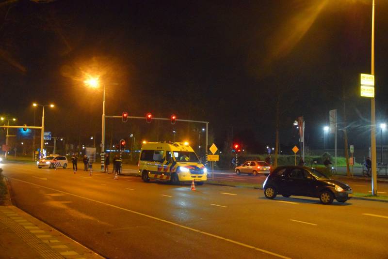 Fietser geschept door personenauto