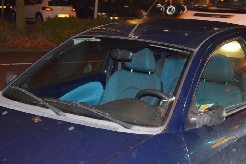 Fietser geschept door personenauto