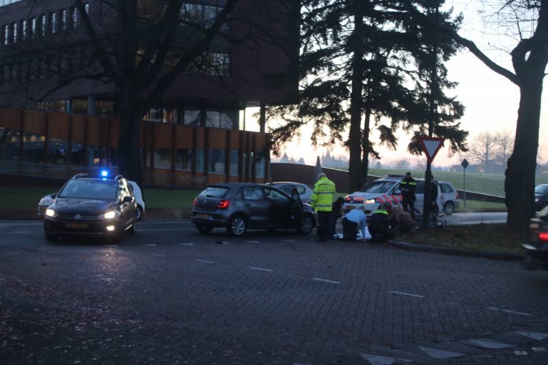 Fietser geschept door auto