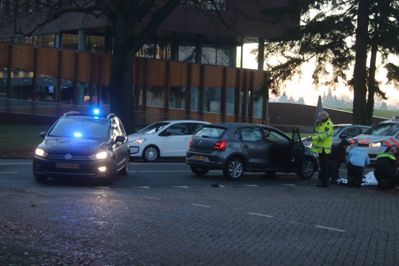 Fietser geschept door auto