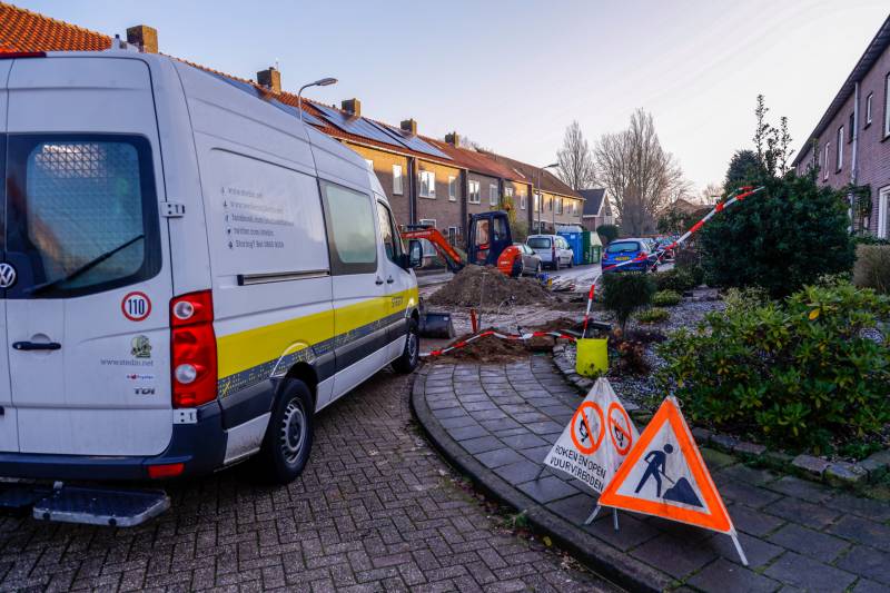 Straten in Langenoord opengebroken door leidingbreuken
