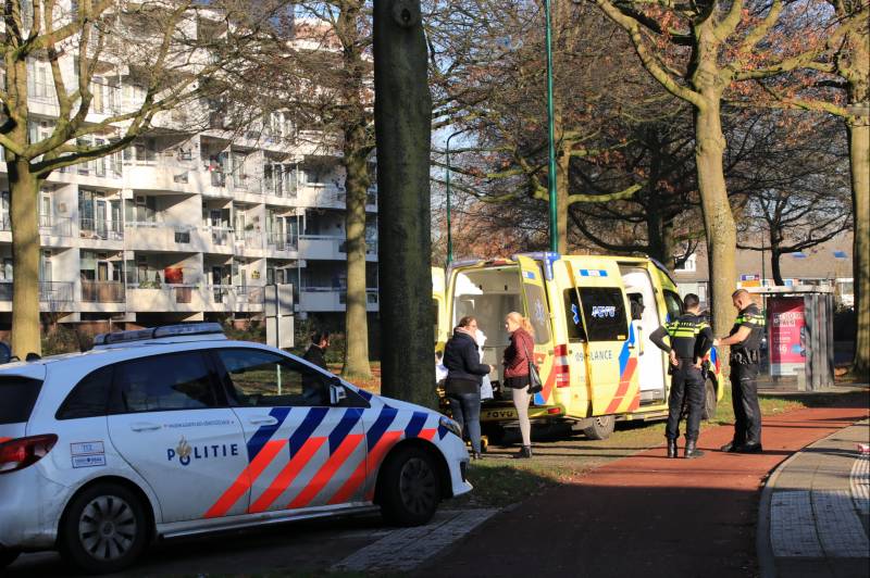 Fietsster lelijk ten val op oversteekplaats