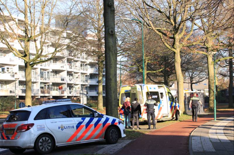 Fietsster lelijk ten val op oversteekplaats