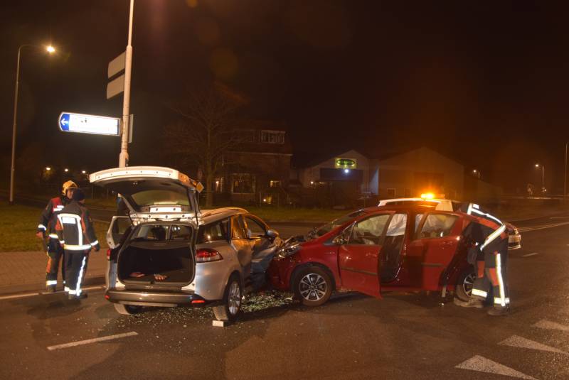 Forse schade na aanrijding tussen twee voertuigen
