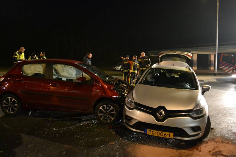 Forse schade na aanrijding tussen twee voertuigen