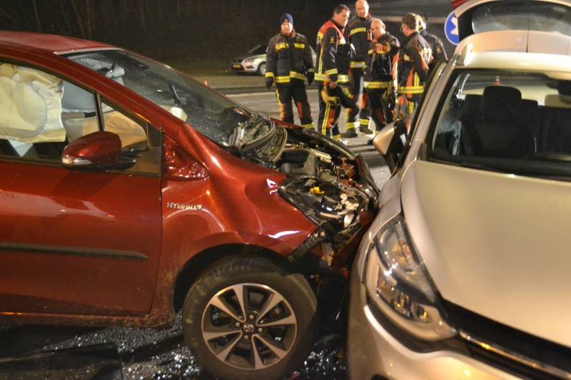 Forse schade na aanrijding tussen twee voertuigen