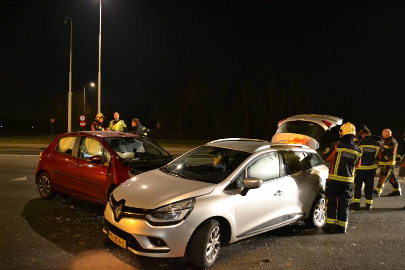 Forse schade na aanrijding tussen twee voertuigen