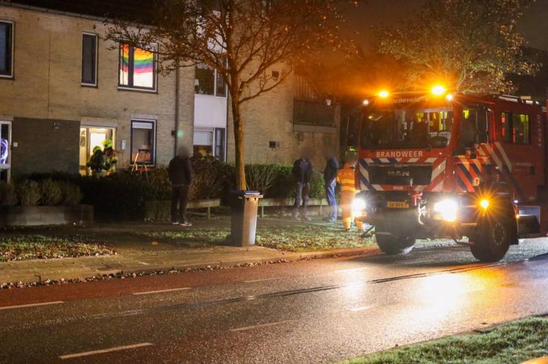 Monteur doorboort gasleiding in toilet