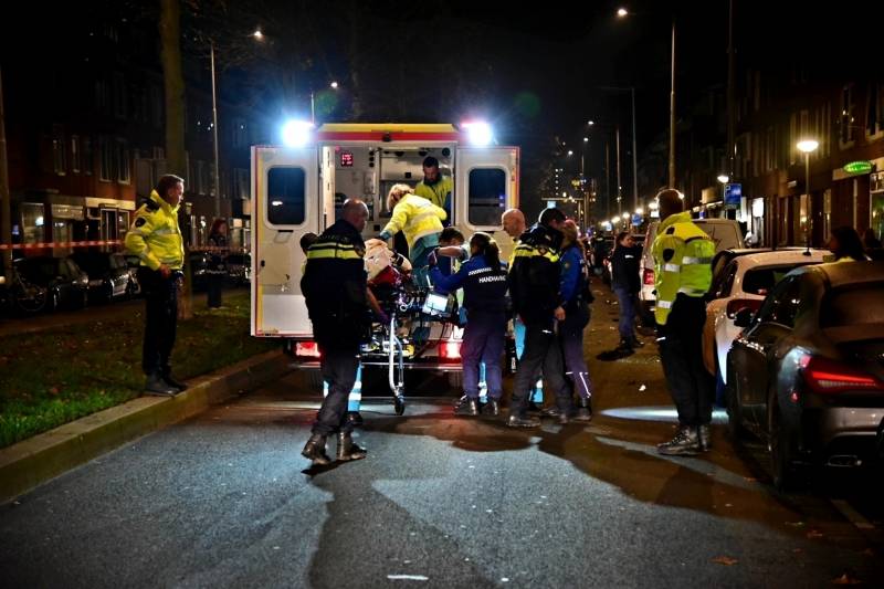Voetganger geschept door auto, slachtoffer zwaargewond